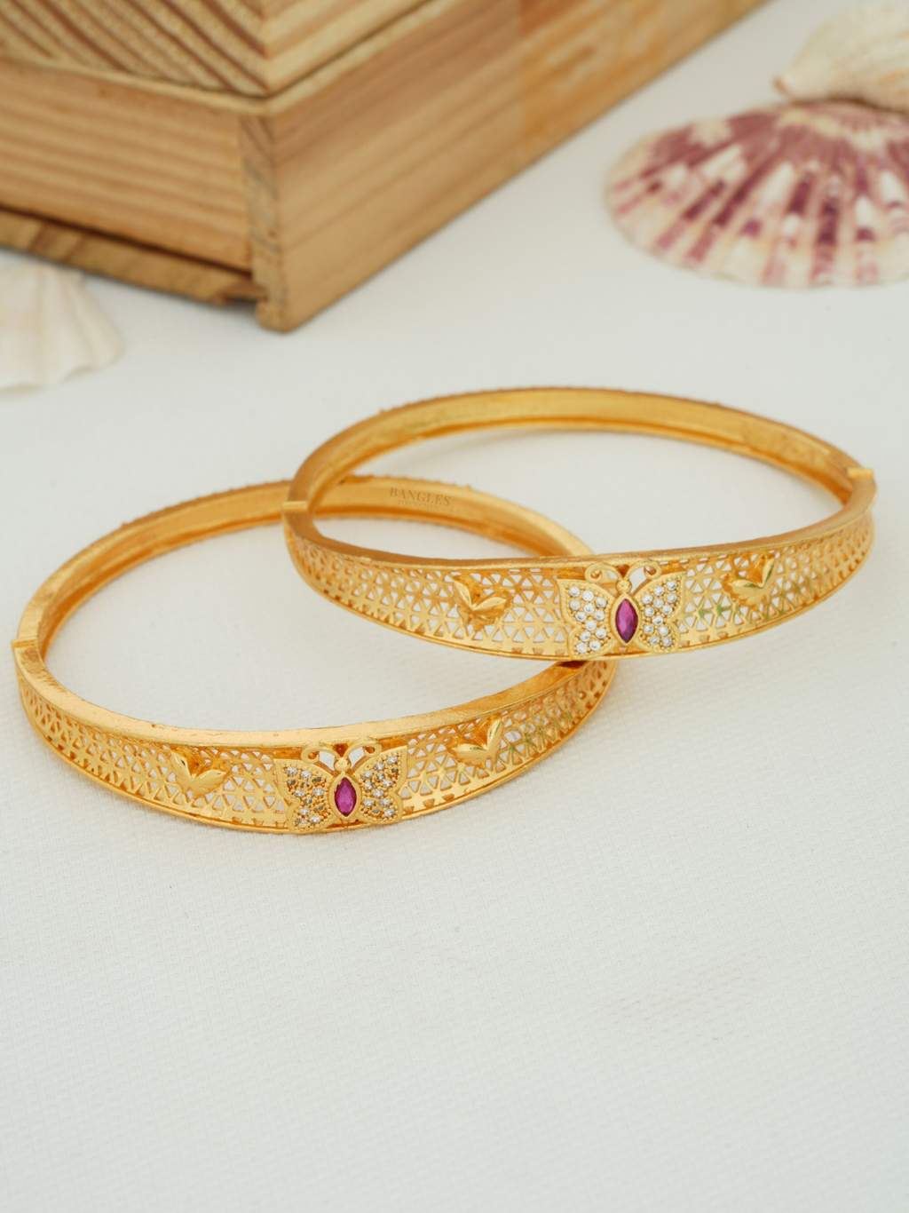 Wedding Bangles for Women | Antique & Fancy Designs Online (1 Pair)